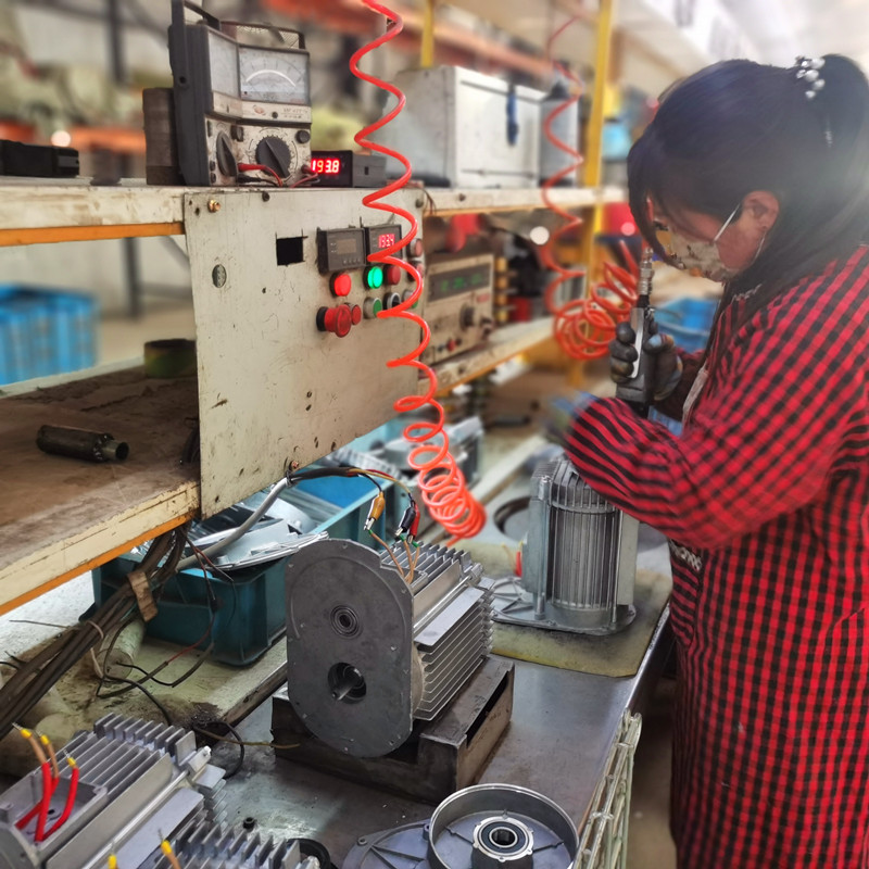 ???商場(chǎng)燈飾電動(dòng)吊鉤與電動(dòng)